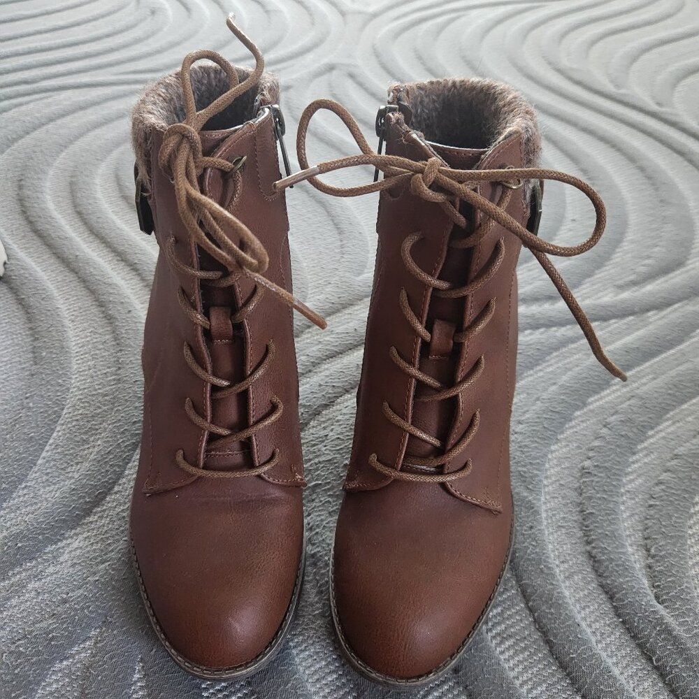 Daisy Fuentes Side Zip Ankle Boots Women's Knit Cuff - Size 7 - Brown